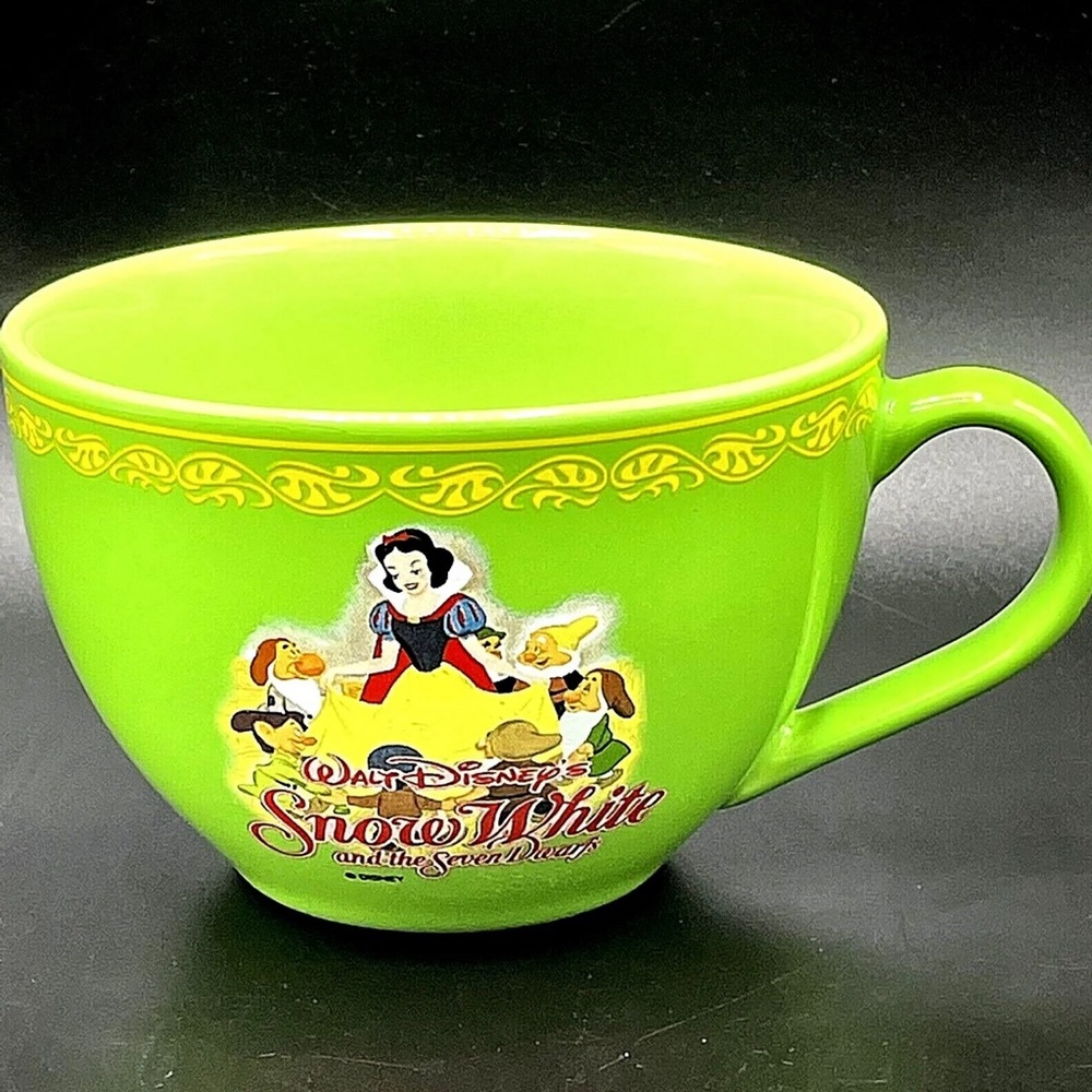 DISNEY STORE Snow White And The Seven Dwarfs Green Coffee Cup Mug Walt Disney XL